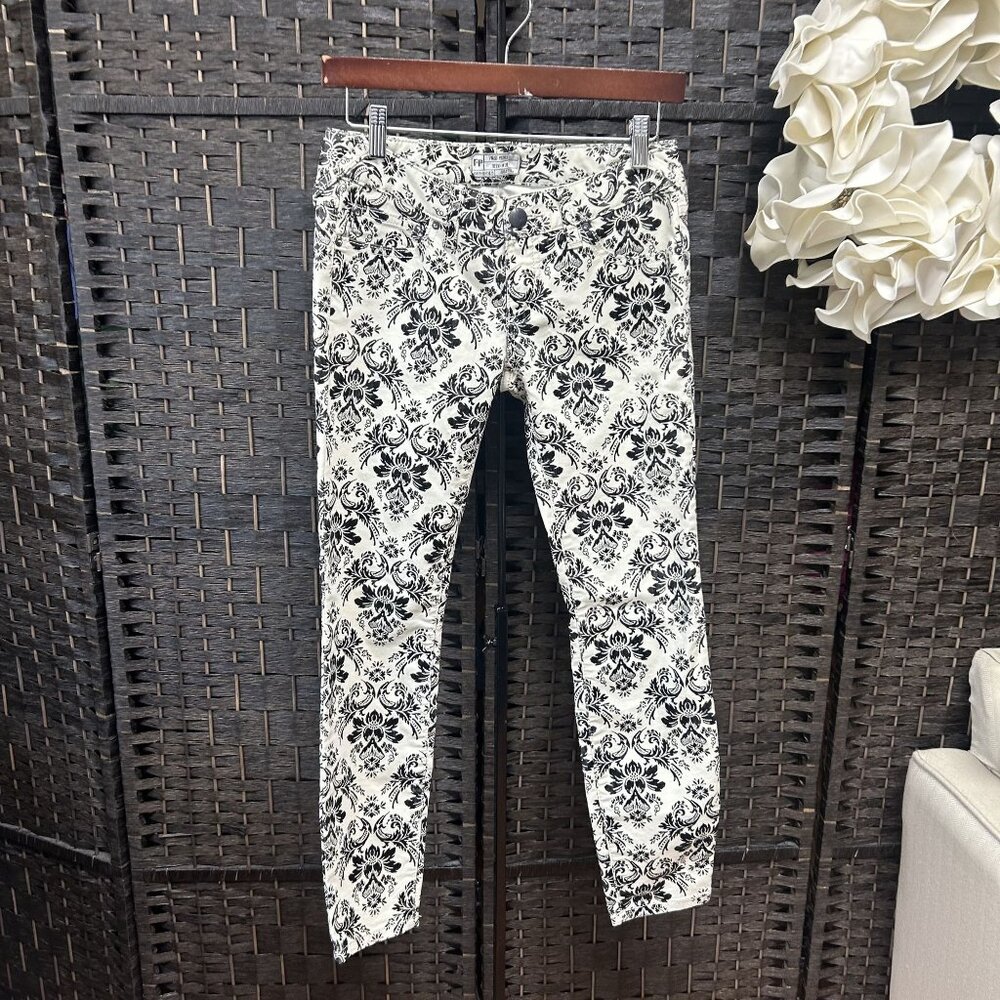 Free People Off White and Black Low Rise Patterned Jean Pants Size 25